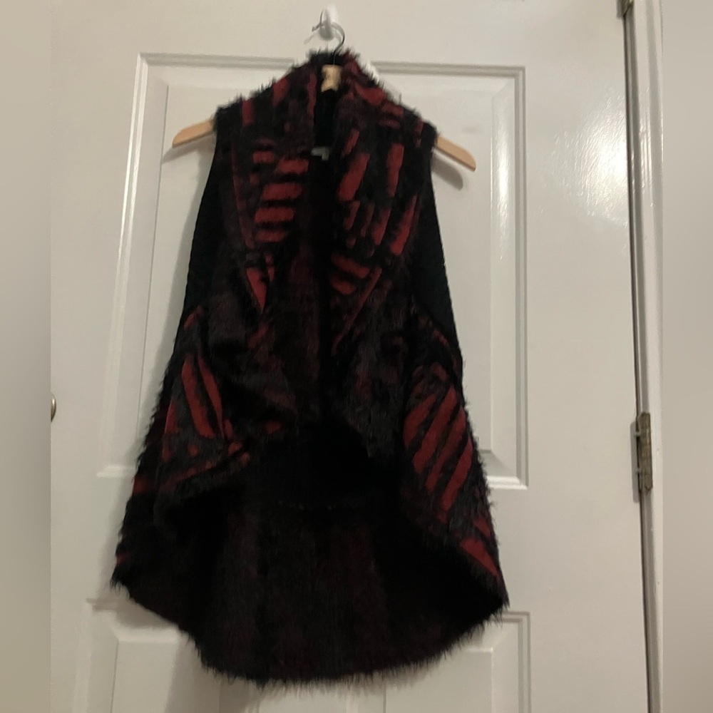 Liquid by Sioni faux fur sleeveless vest red& black
